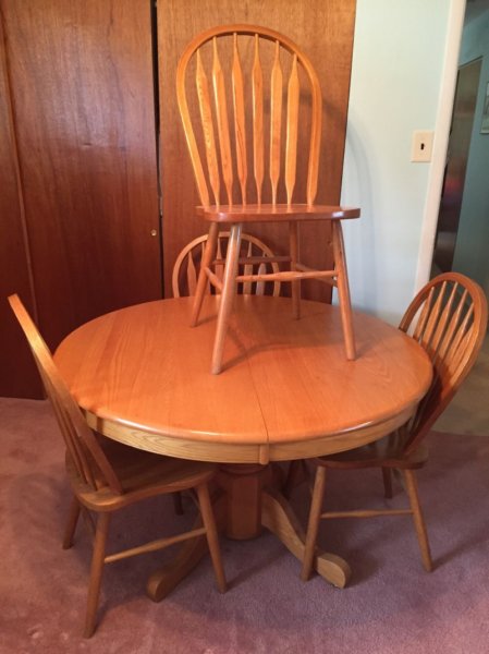 furniture8oakroundtablewith4chairs.jpg