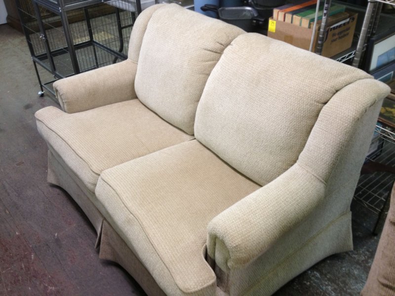 furniture19loveseat.jpg